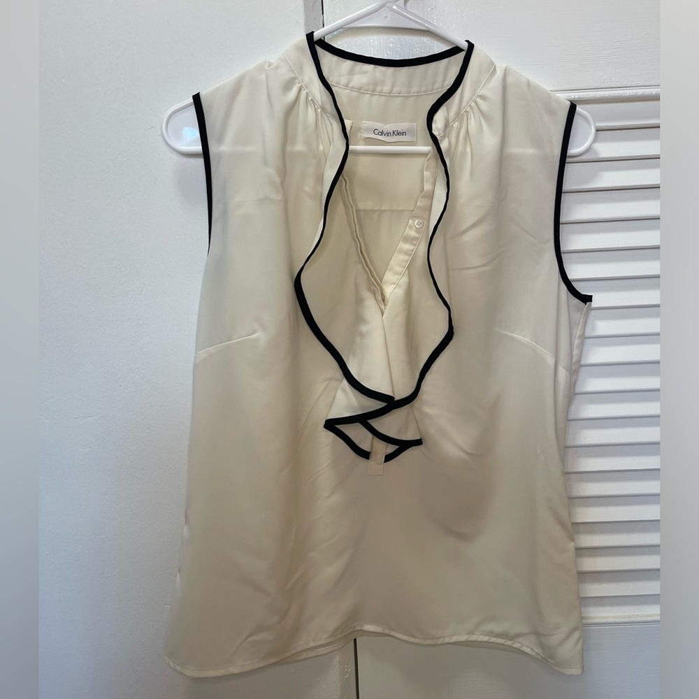 Pre-owned Calvin Klein Ruffled Blouse